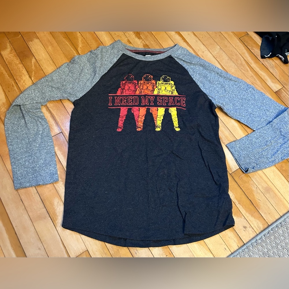 Very cute Kids top.  Youth Size Large.  Old Navy.  Excellent condition.